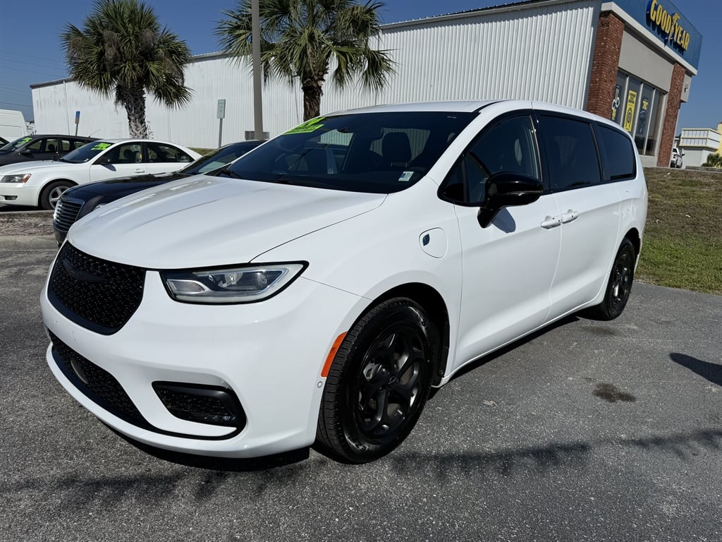 2024 Chrysler Pacifica Hybrid Select S-Appearance PHEV's photo