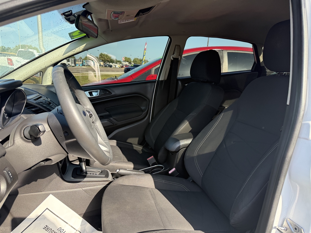 2015 Ford Fiesta SE - Photo 10