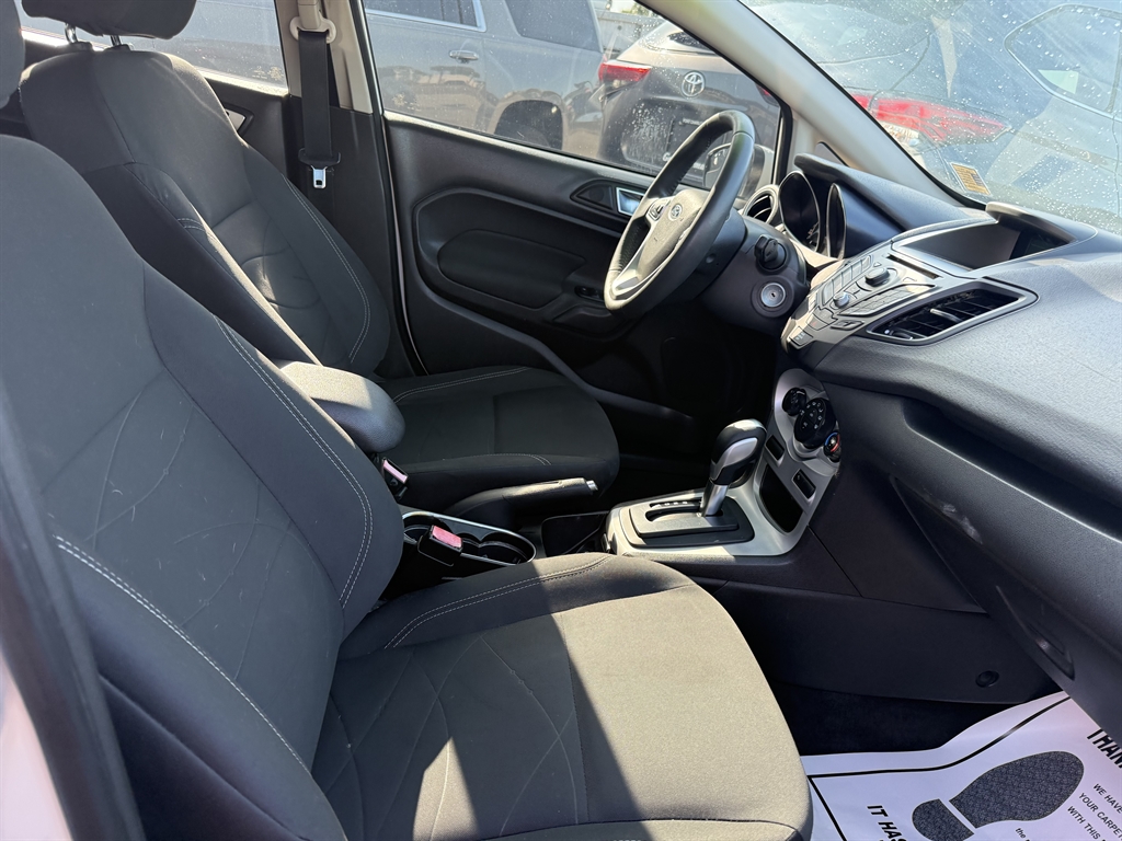 2015 Ford Fiesta SE - Photo 7