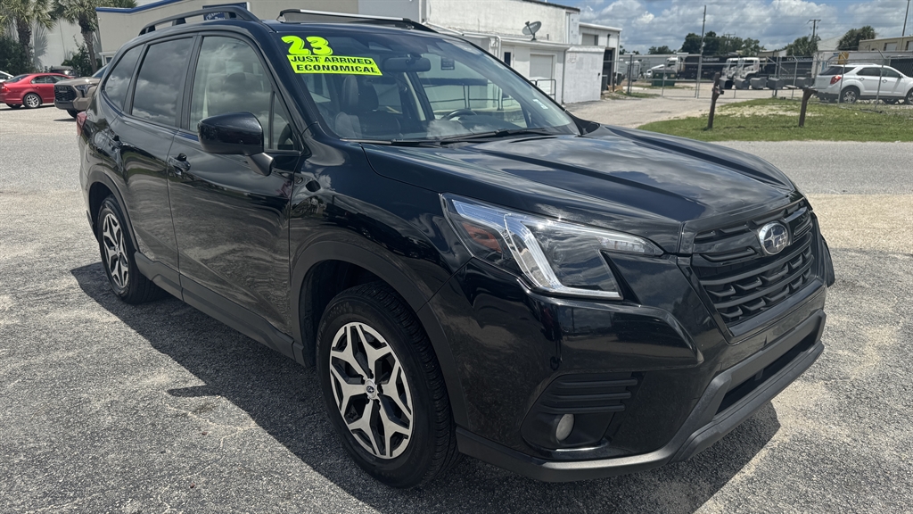 2023 Subaru Forester Premium's photo